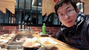 美食博主网红烤肉店,美食博主倾情推荐，火遍全城的炭火诱惑