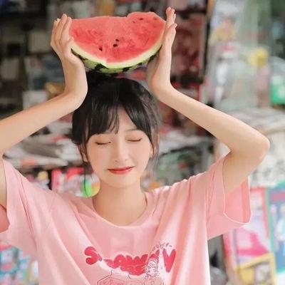 蹲下吃瓜头像女