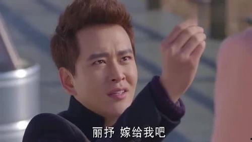 吃瓜群众抢镜头,现场瞬间成为焦点