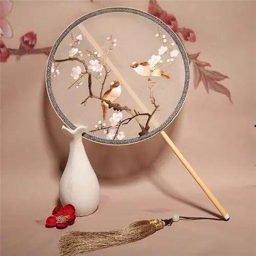 今年网红小扇子是谁,夏日清凉新宠，人气飙升的神秘偶像！”